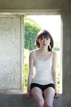法国女佣梅丽莎劳伦的出生日期