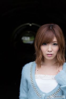美女被挠脚心